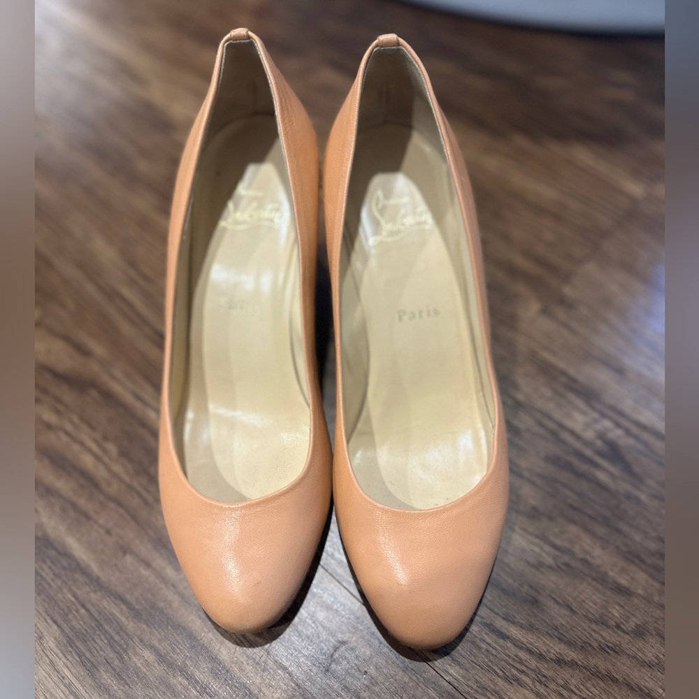 CHRISTIAN LOUBOUTIN Peach Colored Wedge